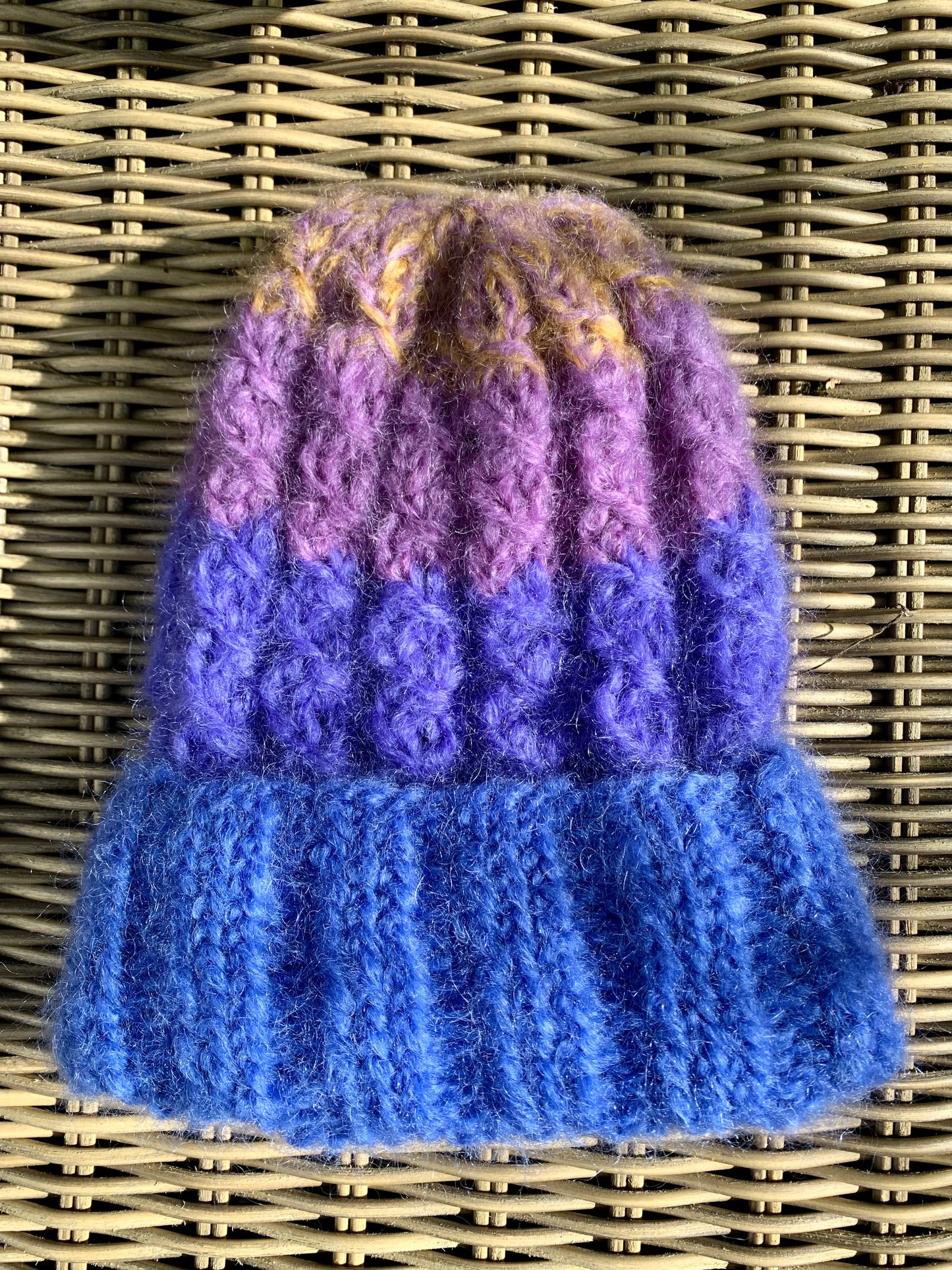 Blue & Pink - The Beanie - Strikkeoppskrift
