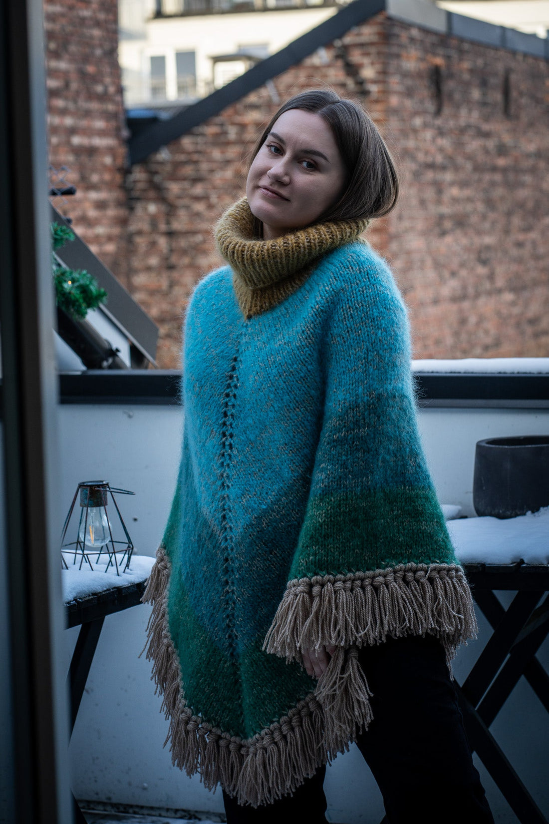 The Magic Woods – strikket poncho inspirert av den norske gammelskogen