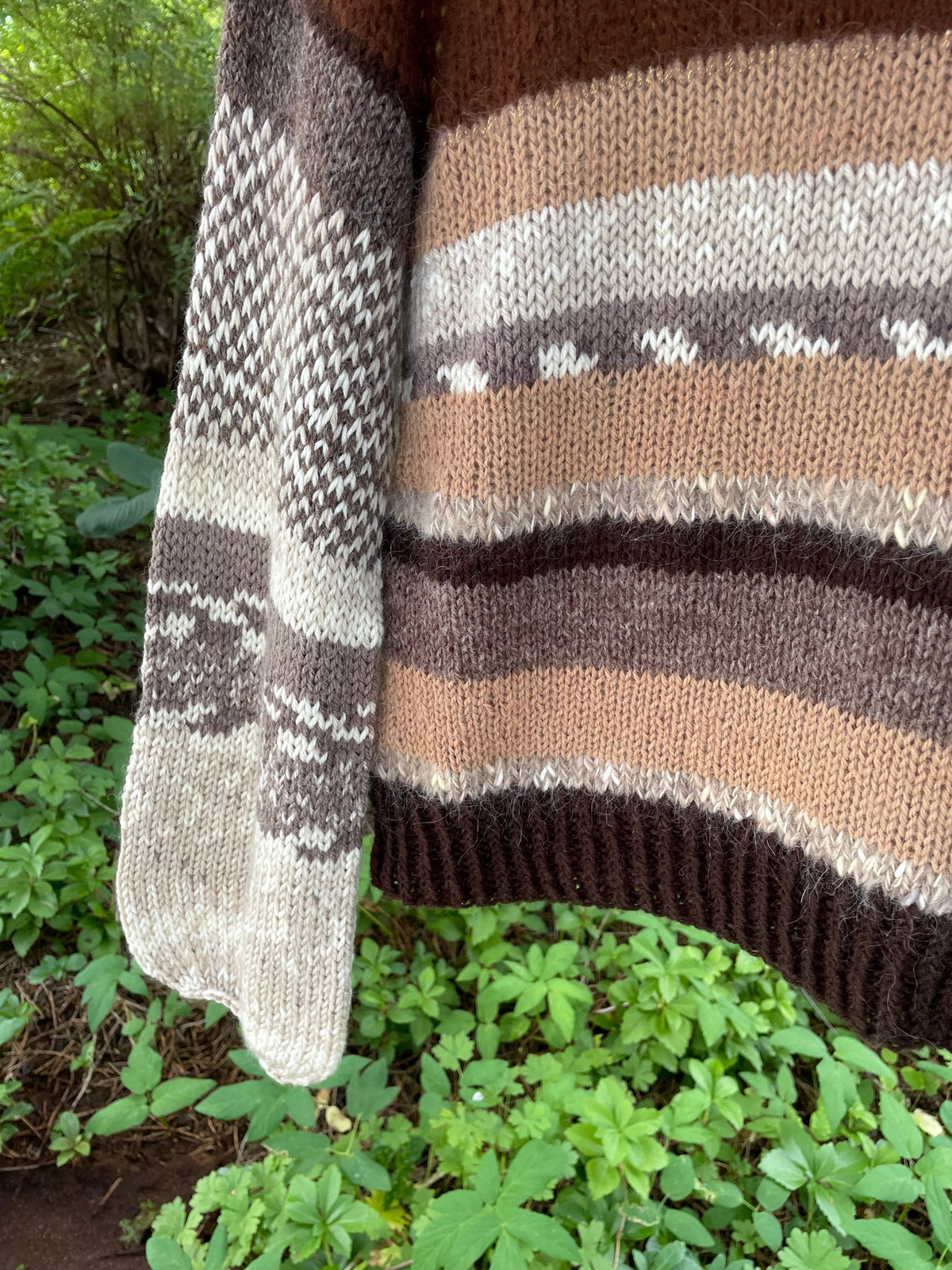 A Whisper - feminin stripet genser fra CosyMonday