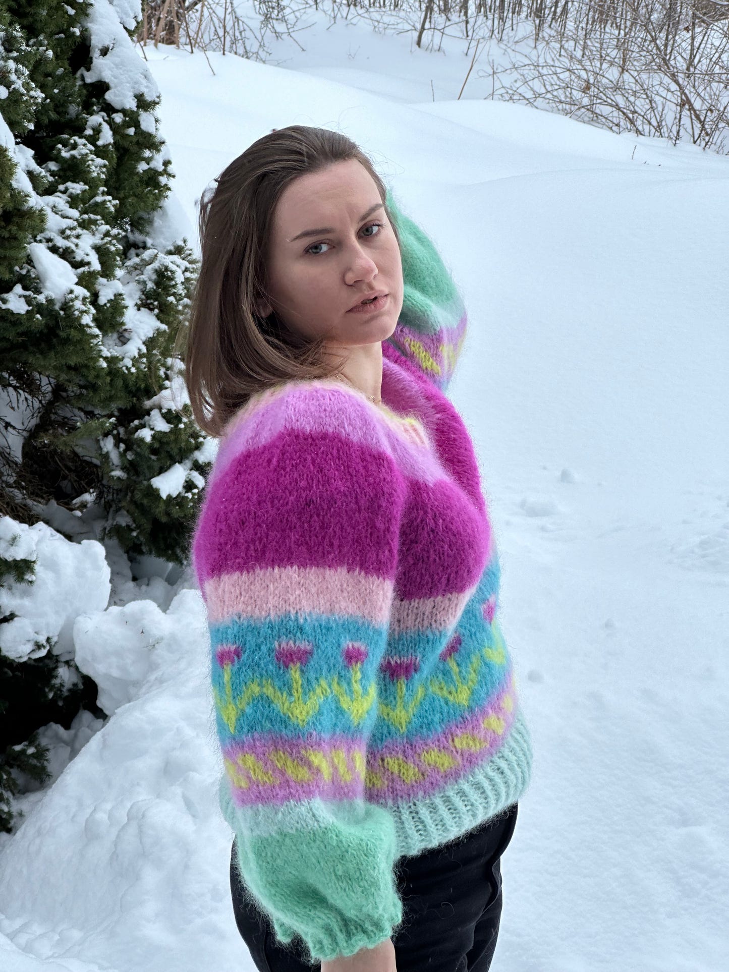 Bohemian Flowers - med vid hals -strikkeoppskrift