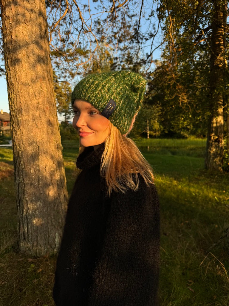 Anna's Hood Scarf - Green Edition