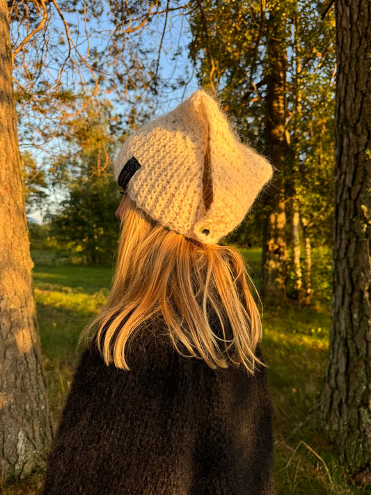 Anna's Hood Scarf - Snow Edition