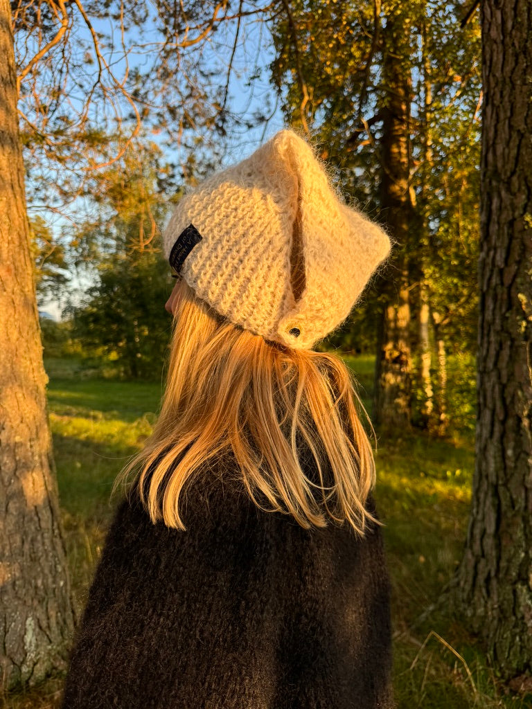Anna's Hood Scarf - Snow Edition