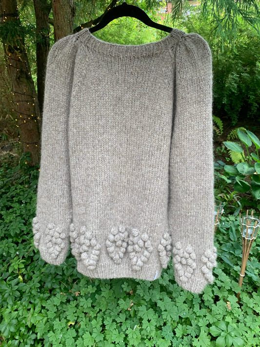 Mira Pop - The Sweater