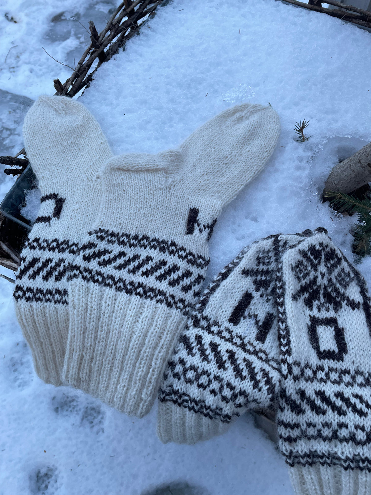 Skistar - The Mitten by CosyMonday