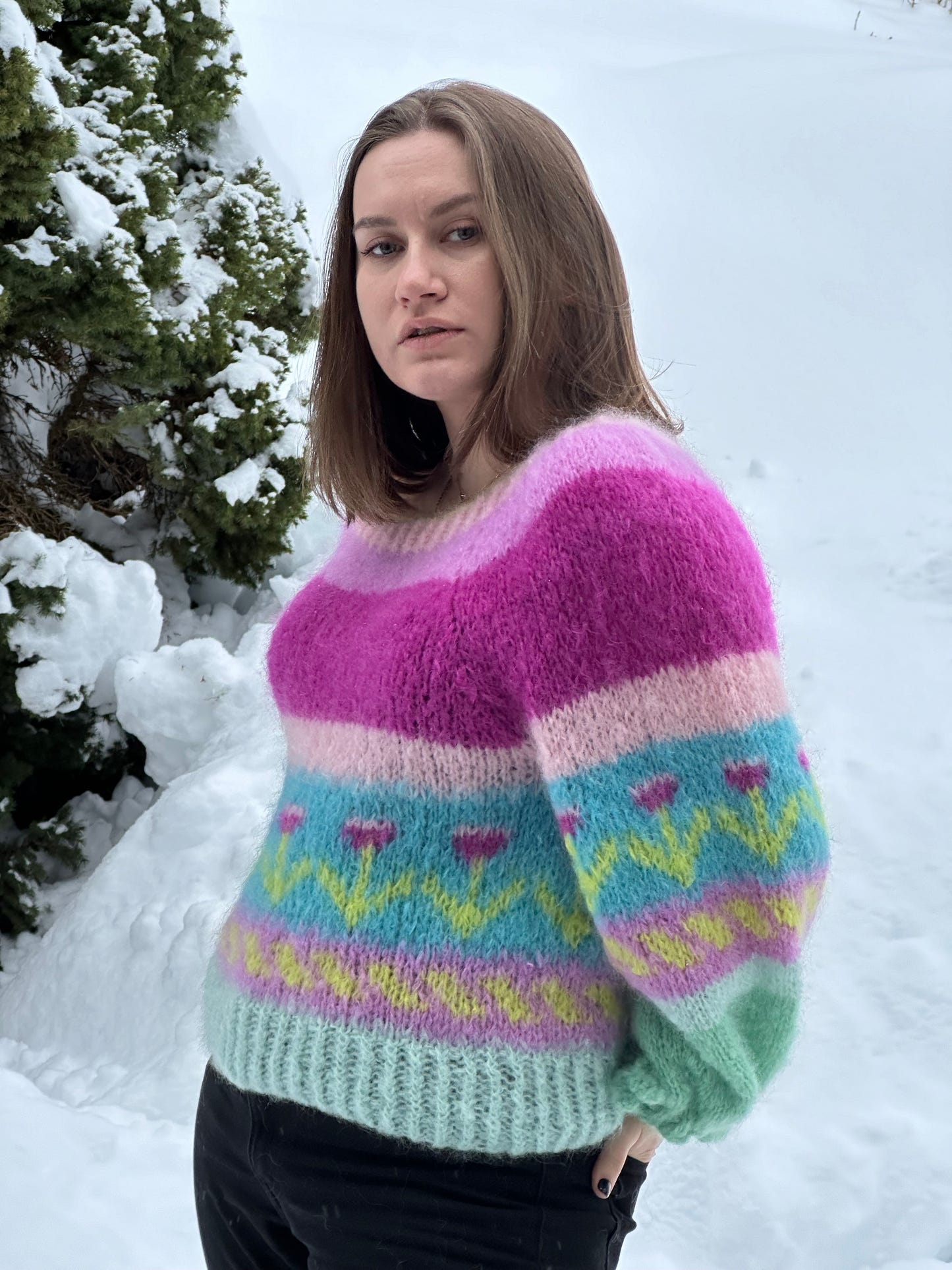 Bohemian Flowers - med vid hals -strikkeoppskrift