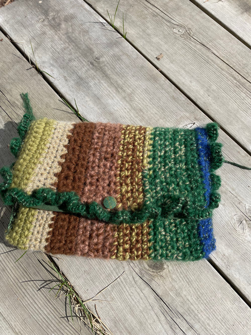 Roomy crocheted bag in double yarn with a wavy edge and silk details – Always Lovable Bag from CosyMonday