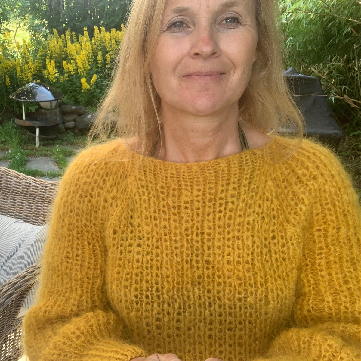 Yellow mohair sweater in half brioche with puff sleeves – Yellow from CosyMonday