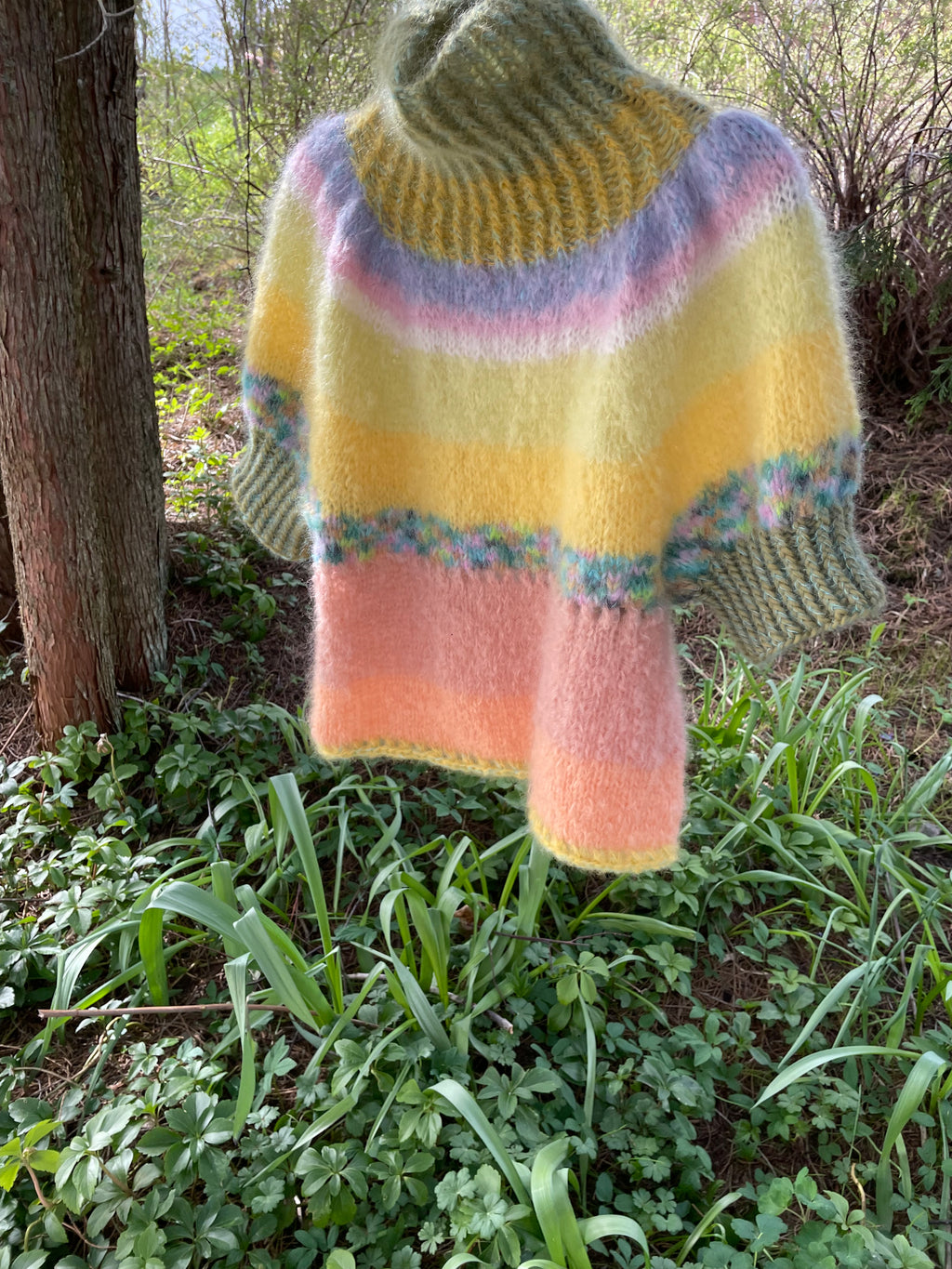 Hello Summer – håndstrikket kort genser med pufferme – The Sweater