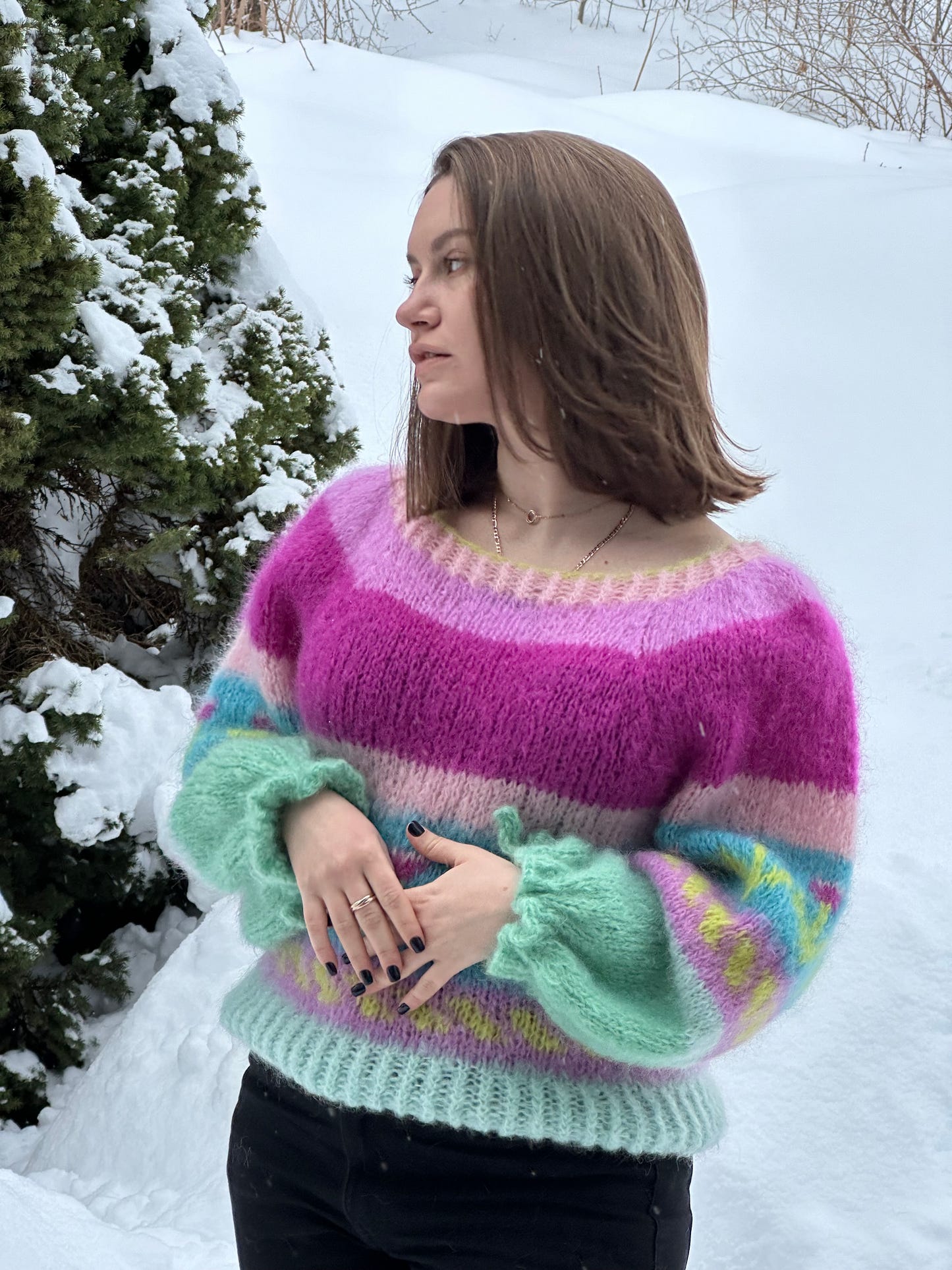 Bohemian Flowers - med vid hals -strikkeoppskrift