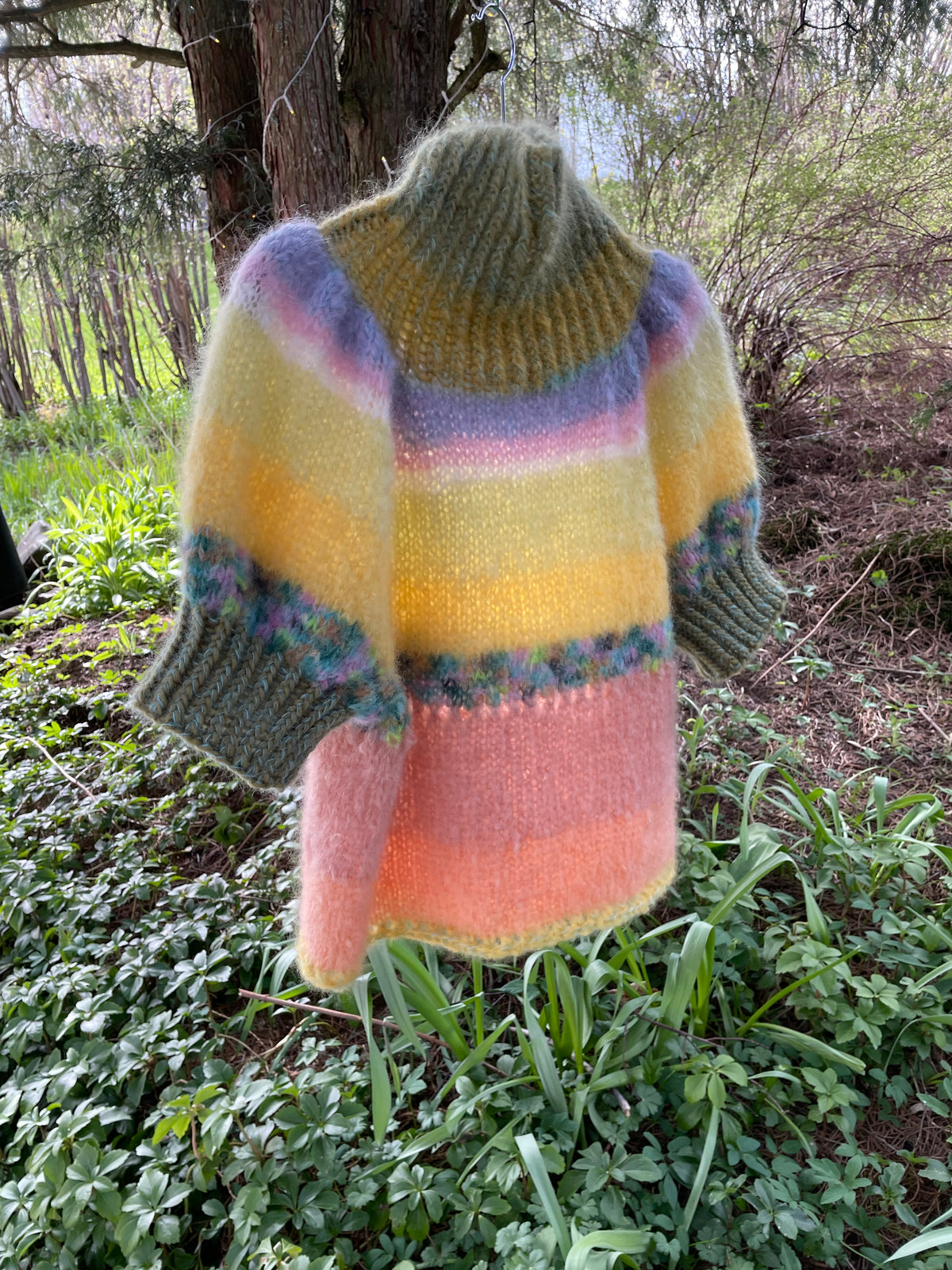 Cropped sweater in spring colours with wide puff sleeves, high neck and lace border – Hello Summer from CosyMonday