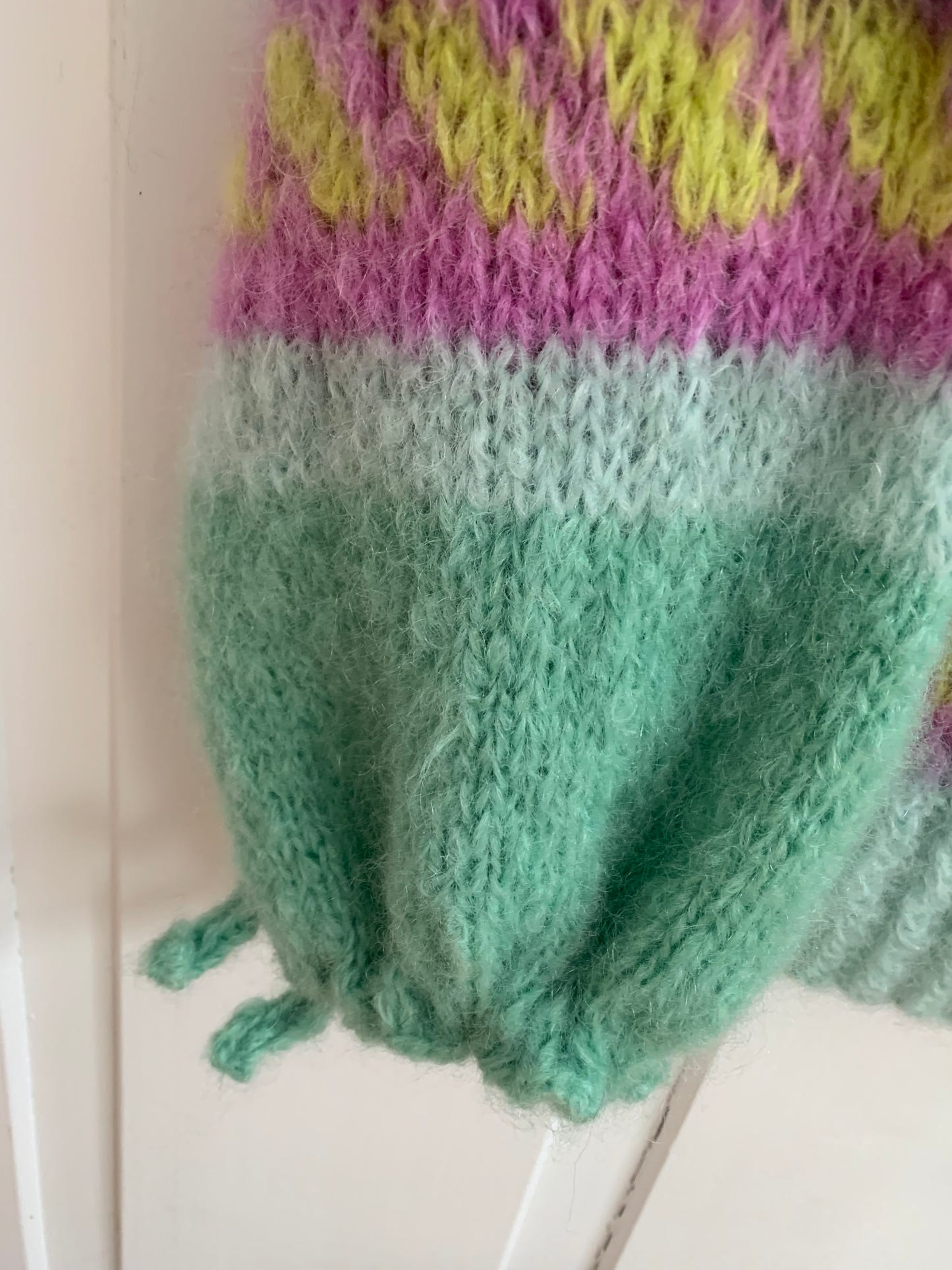 Bohemian Flowers - med vid hals -strikkeoppskrift