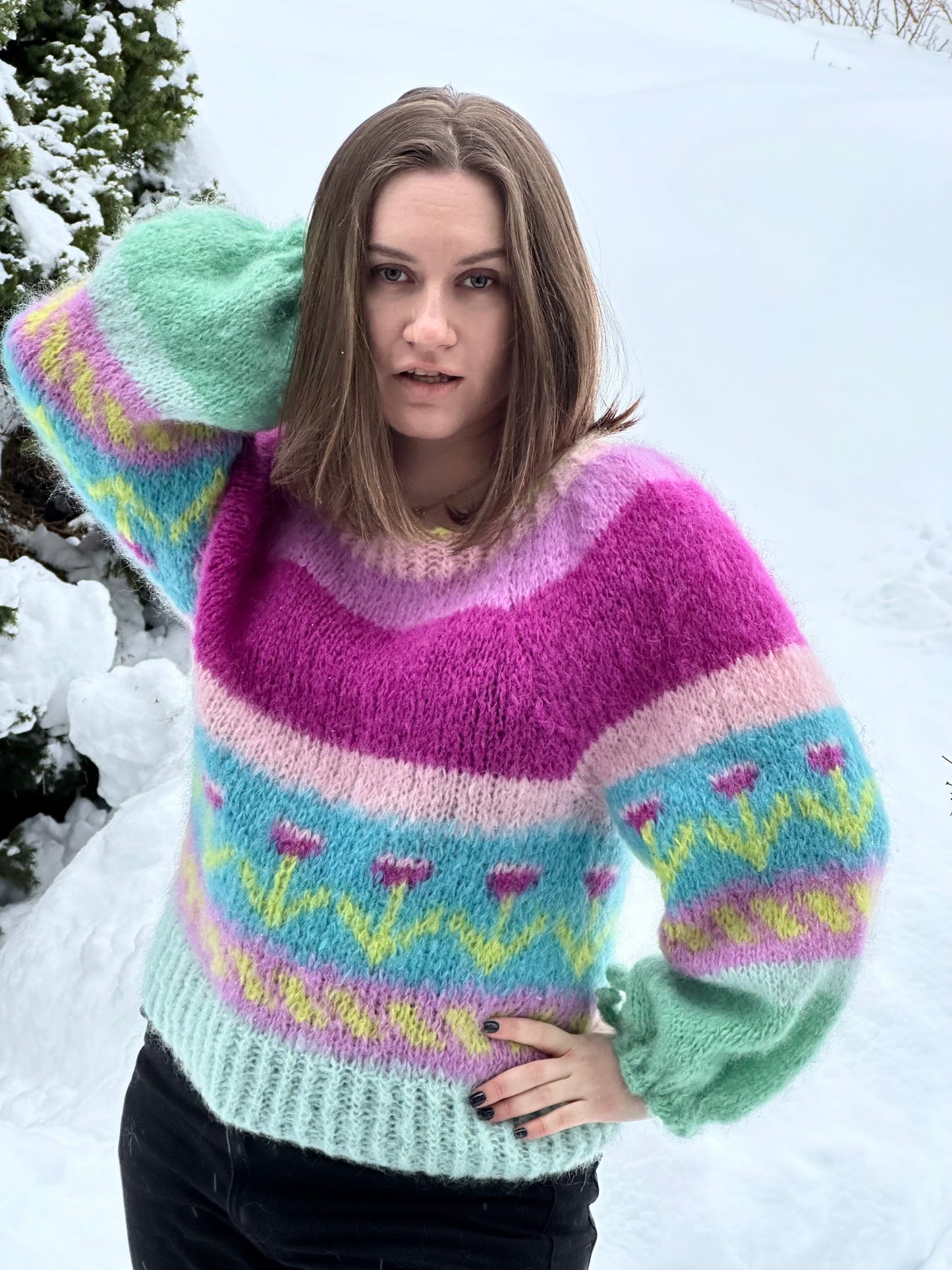 Bohemian Flowers - med vid hals -strikkeoppskrift