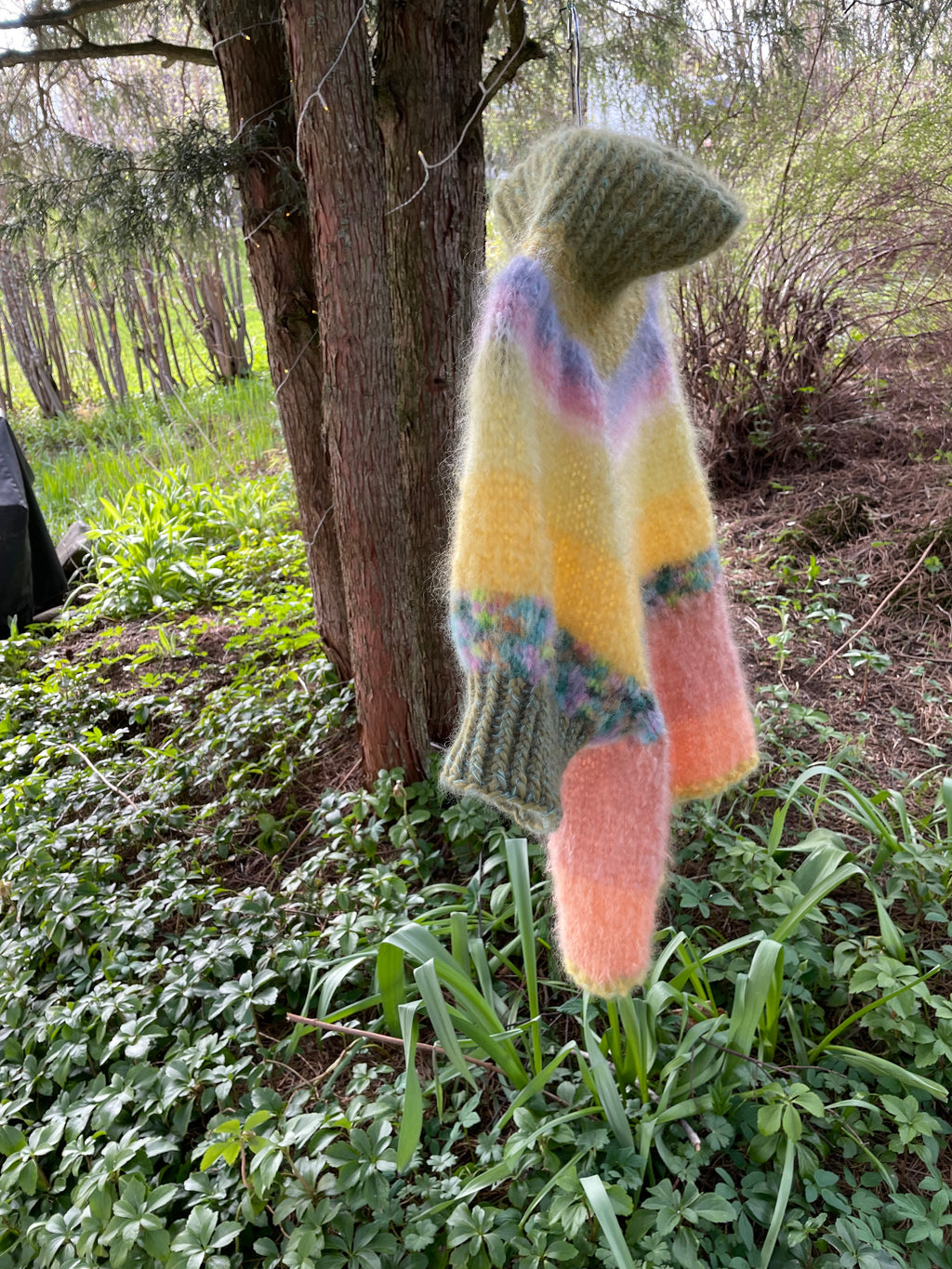 Hello Summer – håndstrikket kort genser med pufferme – The Sweater