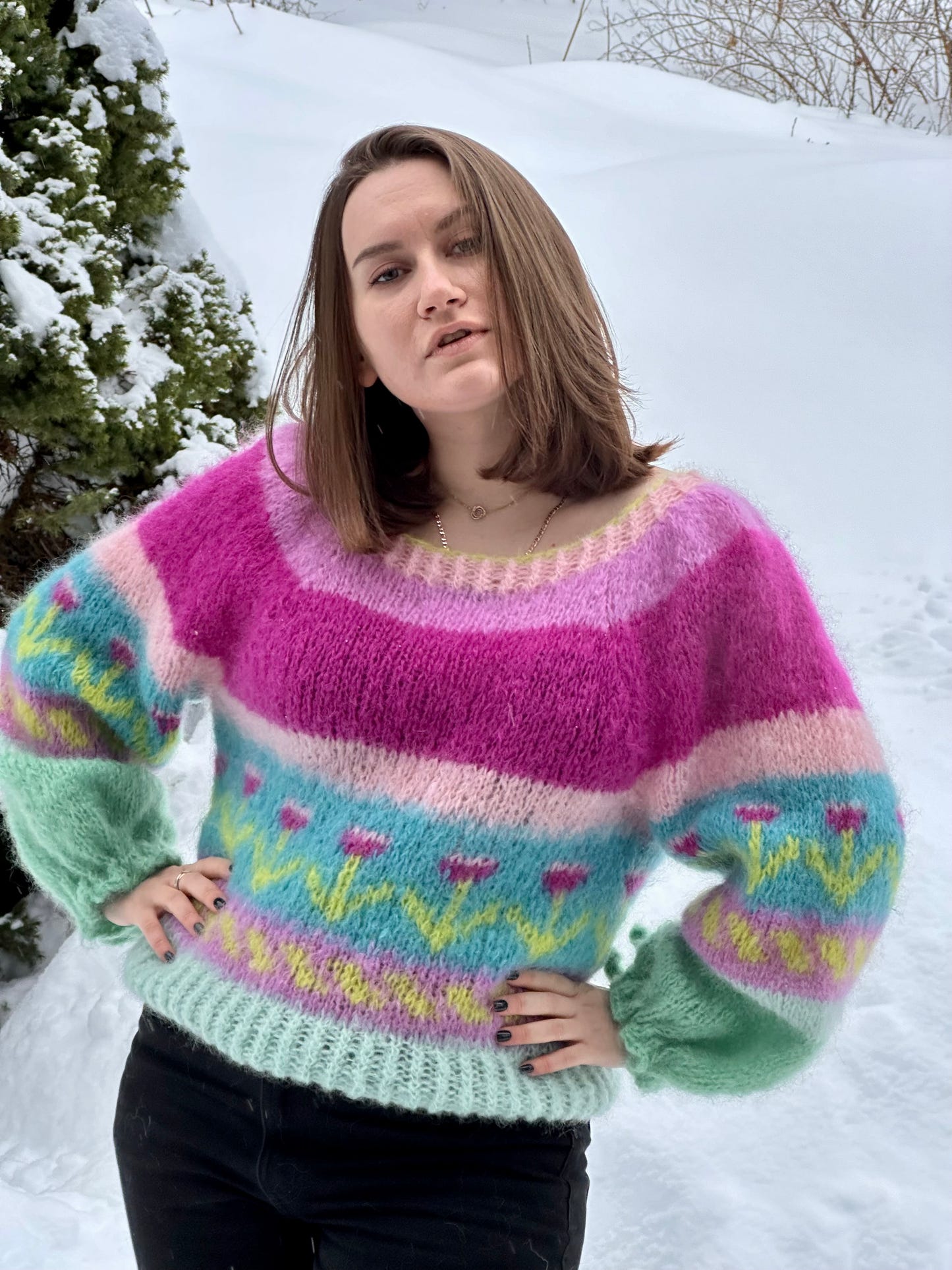 Bohemian Flowers - med vid hals -strikkeoppskrift