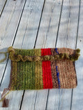 Heklet veske i mohair med glitterkant, bølgekant og fargestriper – Always Lovable Raw fra CosyMonday
