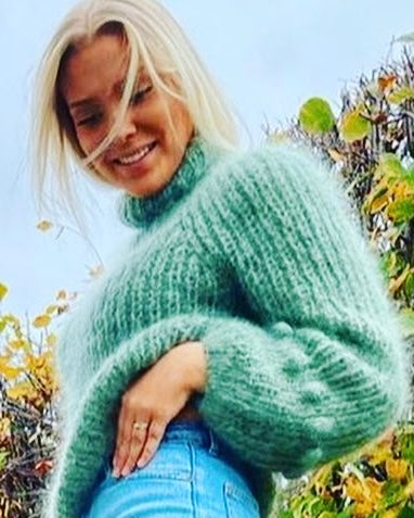 Mohairgenser med halvpatent, popkornstruktur og raglan – Green Eyes fra CosyMonday
