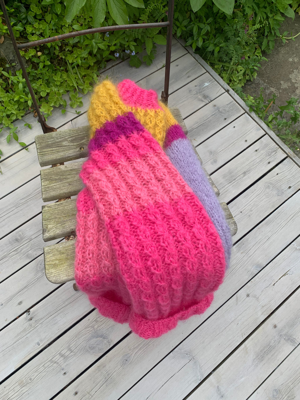 Pink Summer – håndstrikket ermeløs topp i halvpatent – The Sweater