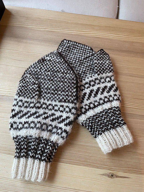 Skistar - The Mitten by CosyMonday
