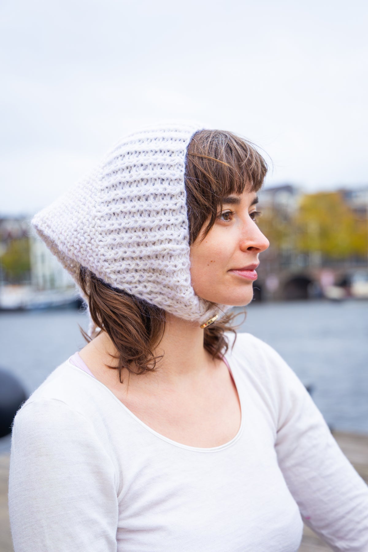 Anna's Hood Scarf – City (håndstrikket)
