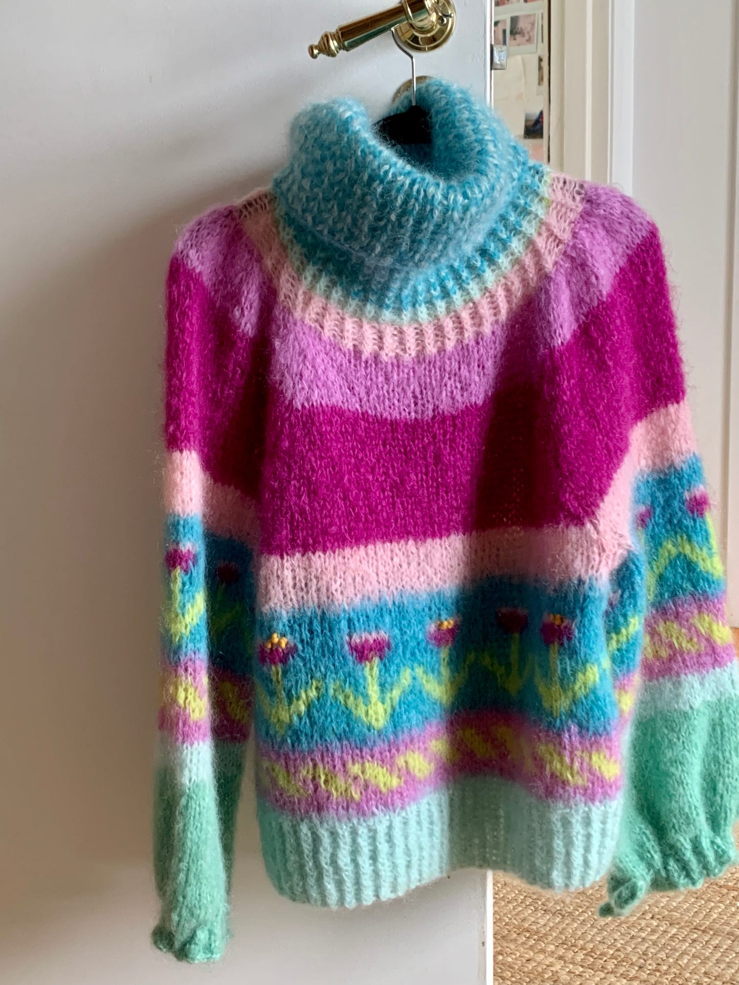 Bohemian Flowers / with high neck - knitting pattern
