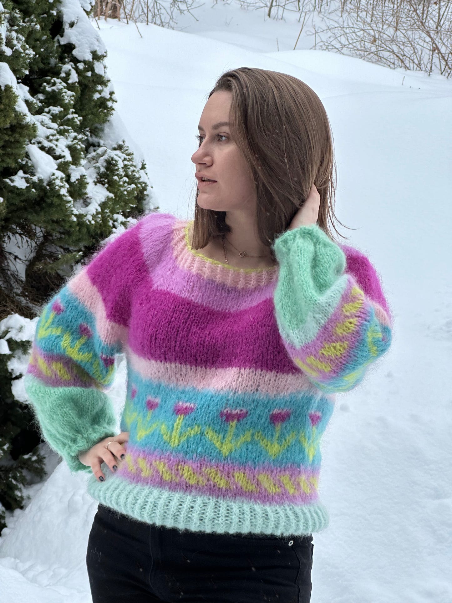 Bohemian Flowers - med vid hals -strikkeoppskrift