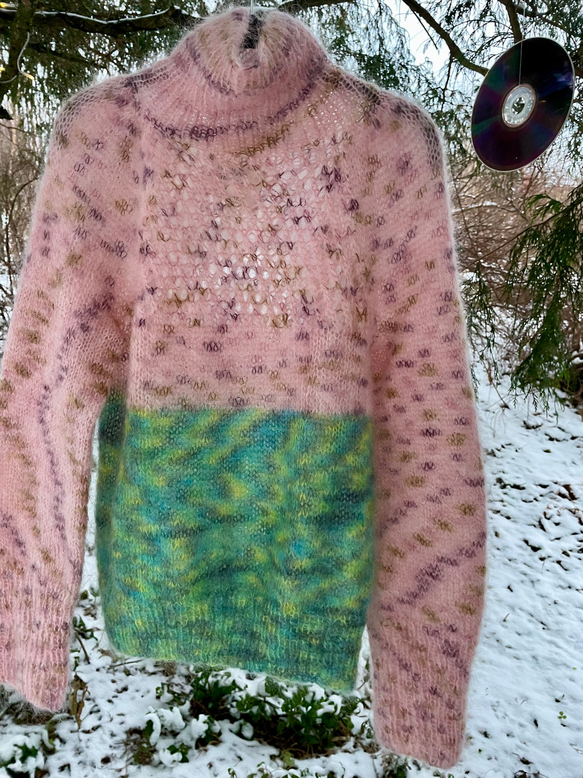 Fine pink mohair sweater with lace pattern and high neck – Pink Sky from CosyMonday
