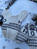 Wool socks with Nordic colourwork and ski stars – SkiStar Socks, Cabin at Midnight