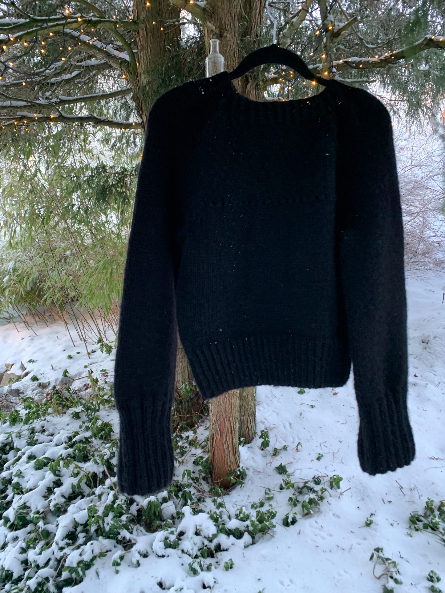 Midnight Star – Strikkeoppskrift på livkort svart alpakka genser