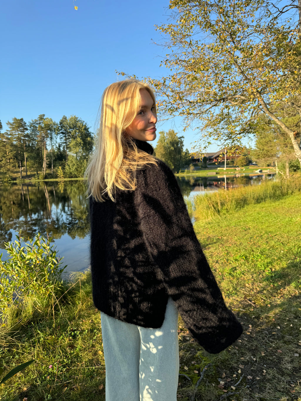 White Lotus, Tusha Edition - The Statement knit