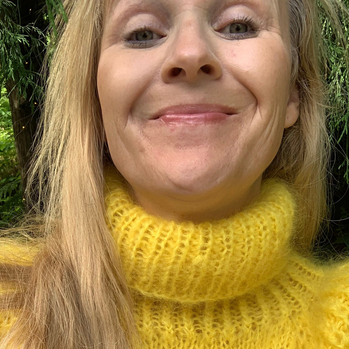 Mohair sweater with high neck, half brioche, lace pattern and puff sleeves – Le Soleil from CosyMonday
