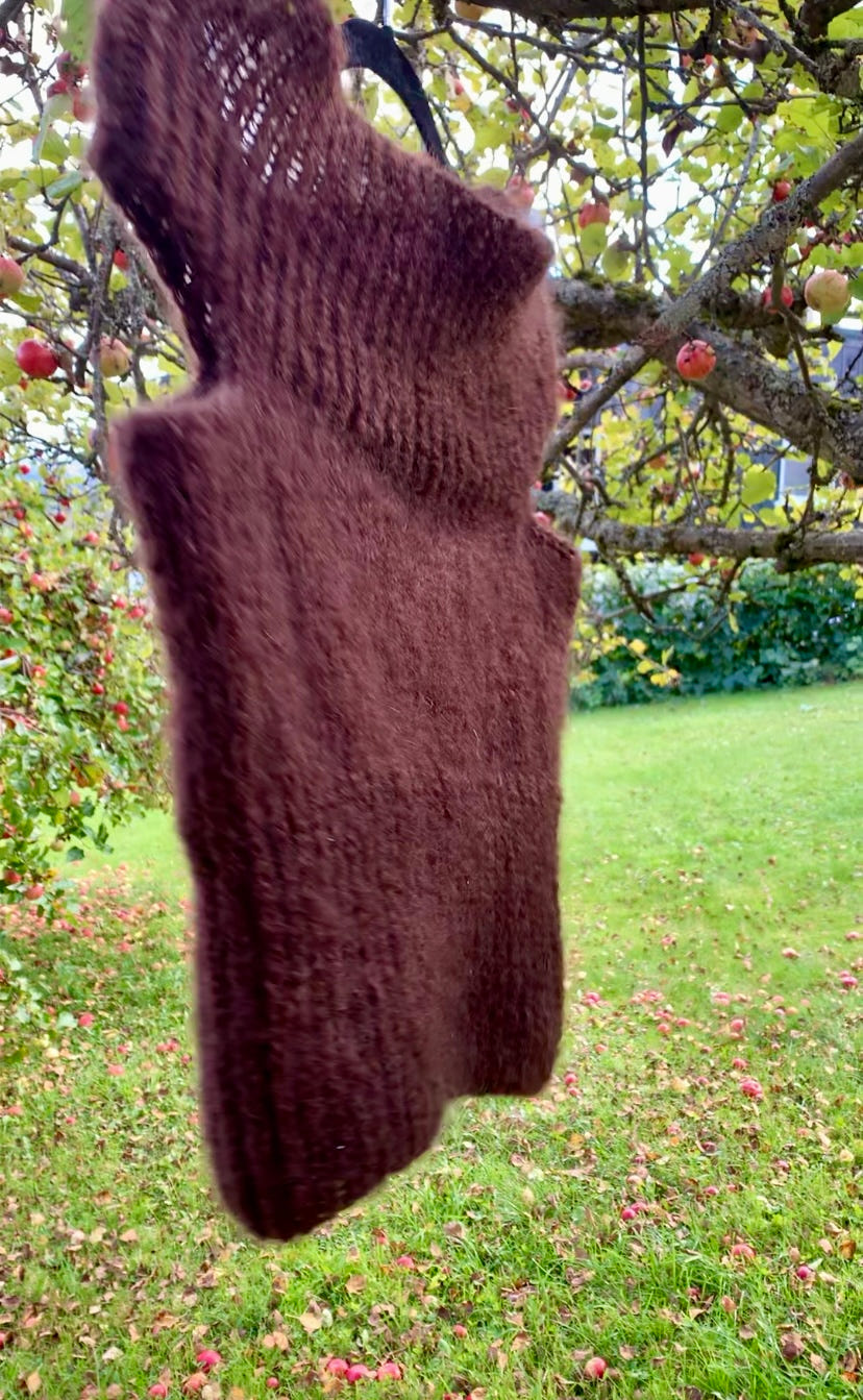 Brun boho off - shoulder strikket topp