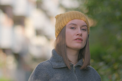 Hood scarf in cable knit with gold thread and a vintage button – Anna's Hood Scarf Golden Sky from CosyMonday