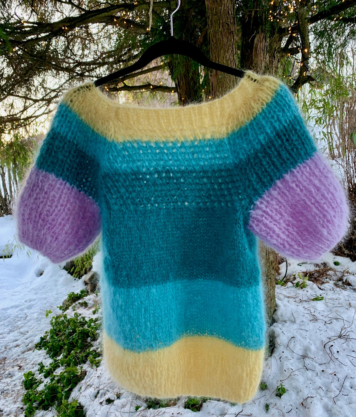 Mohair sweater with puff sleeves in half brioche and colour shifts in turquoise, purple and yellow – Turquoise Light from CosyMonday