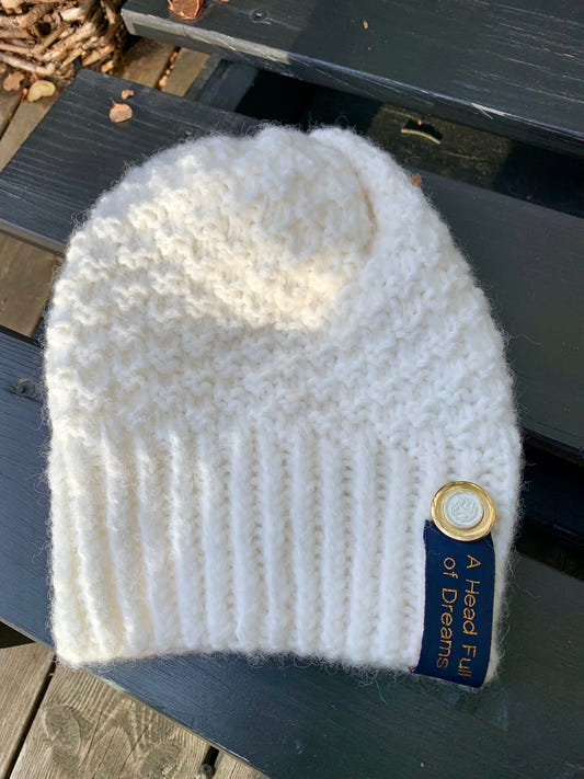 Hand-knitted moss stitch hat with long ribbing in soft alpaca – White as Snow from CosyMonday