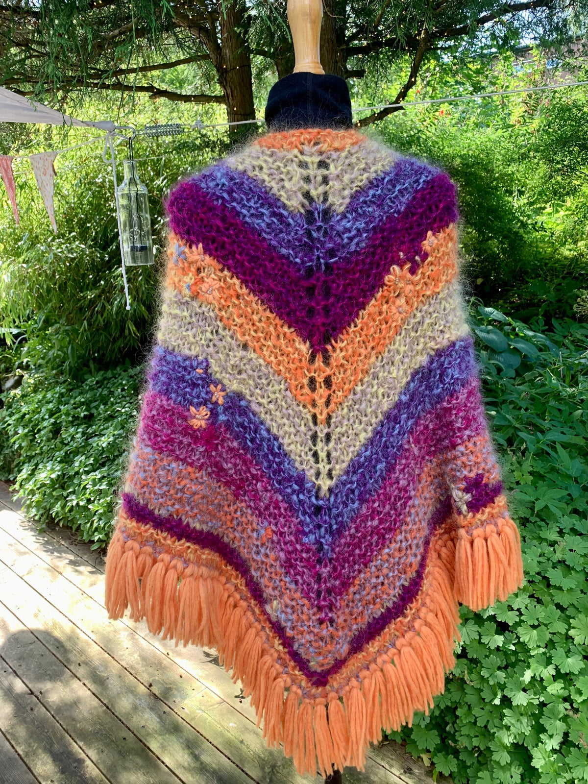 Bohemian 70s open poncho with buttons at the neck and hand embroidery – Talk from CosyMonday