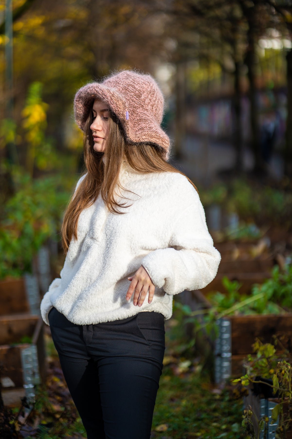 Bohemian knitted hat in pink and brown tones with half brioche – Anastasias Pink & Brown from CosyMonday