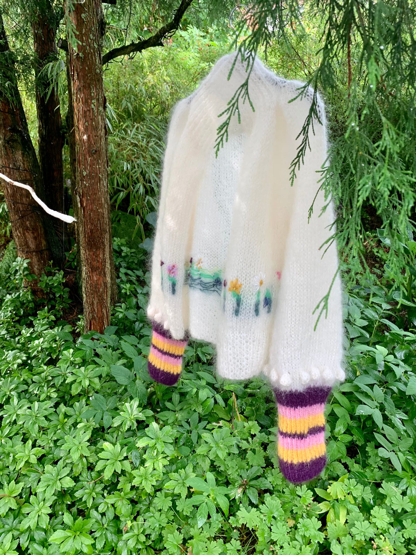 MAY - NORWEGIAN MAY FLOWERS - Strikkeoppskrift