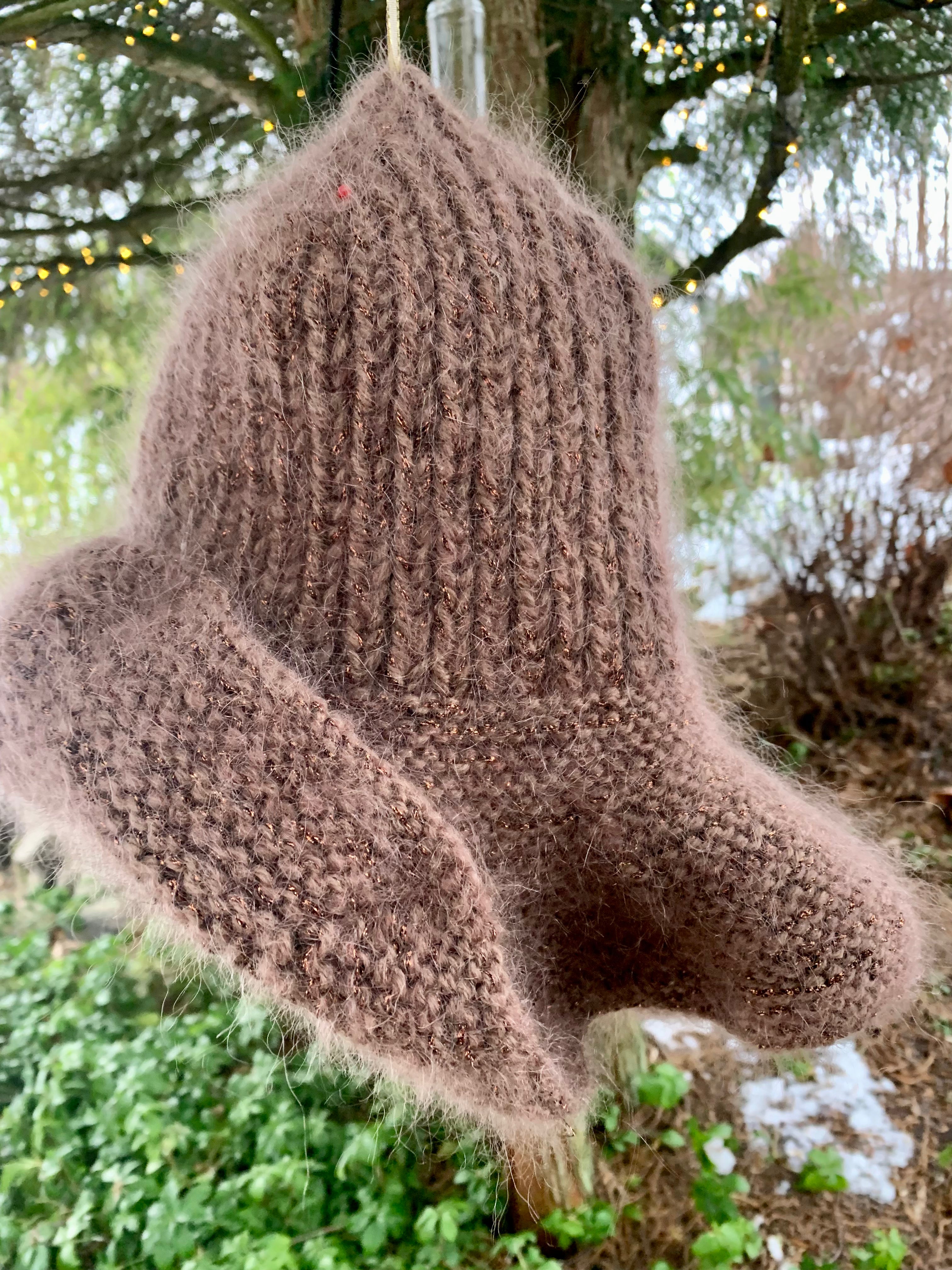 Anastasias Brown & Metalic – The Hat