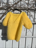 Sun yellow short-sleeved sweater in half brioche with puff sleeves and boat neck – Sunshine from CosyMonday