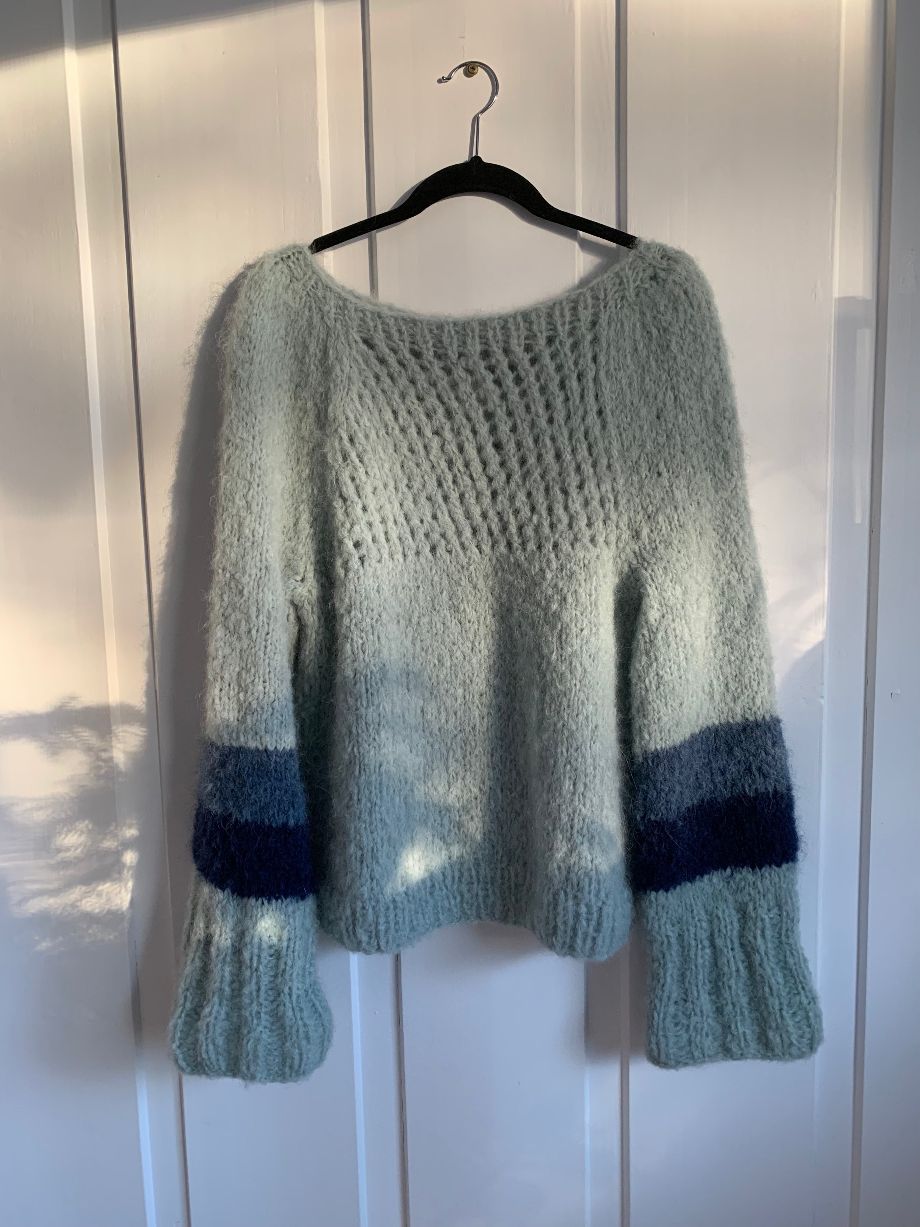 Chunky alpaca sweater with raglan, lace pattern and striped sleeves – Snuggle Me from CosyMonday