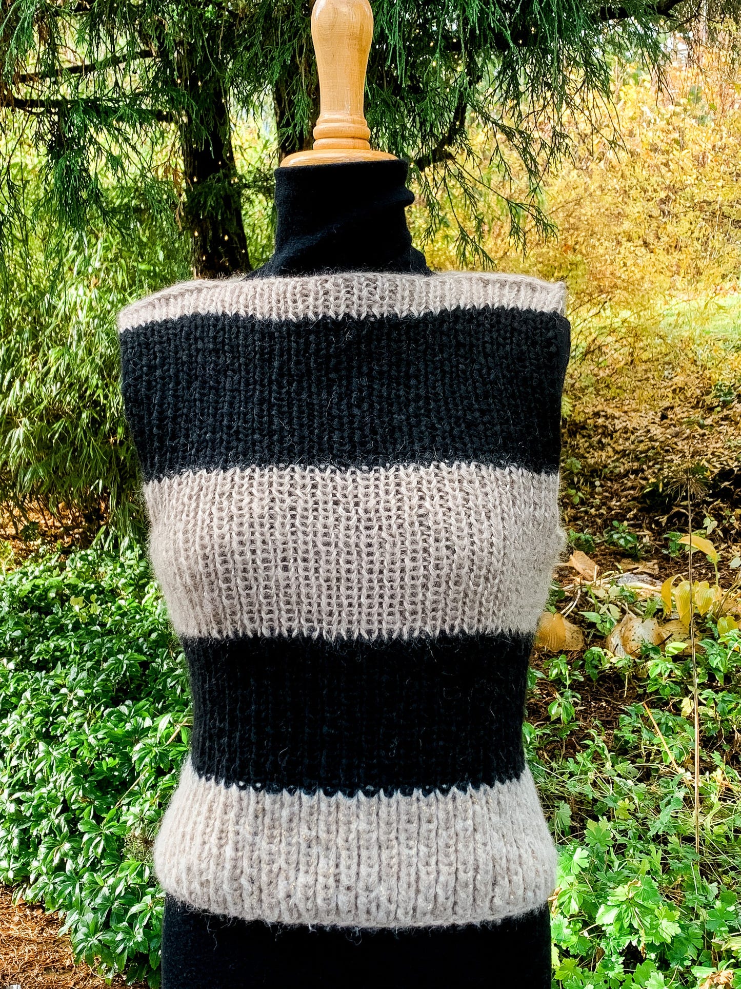 Black &; Gold, O-Reprise