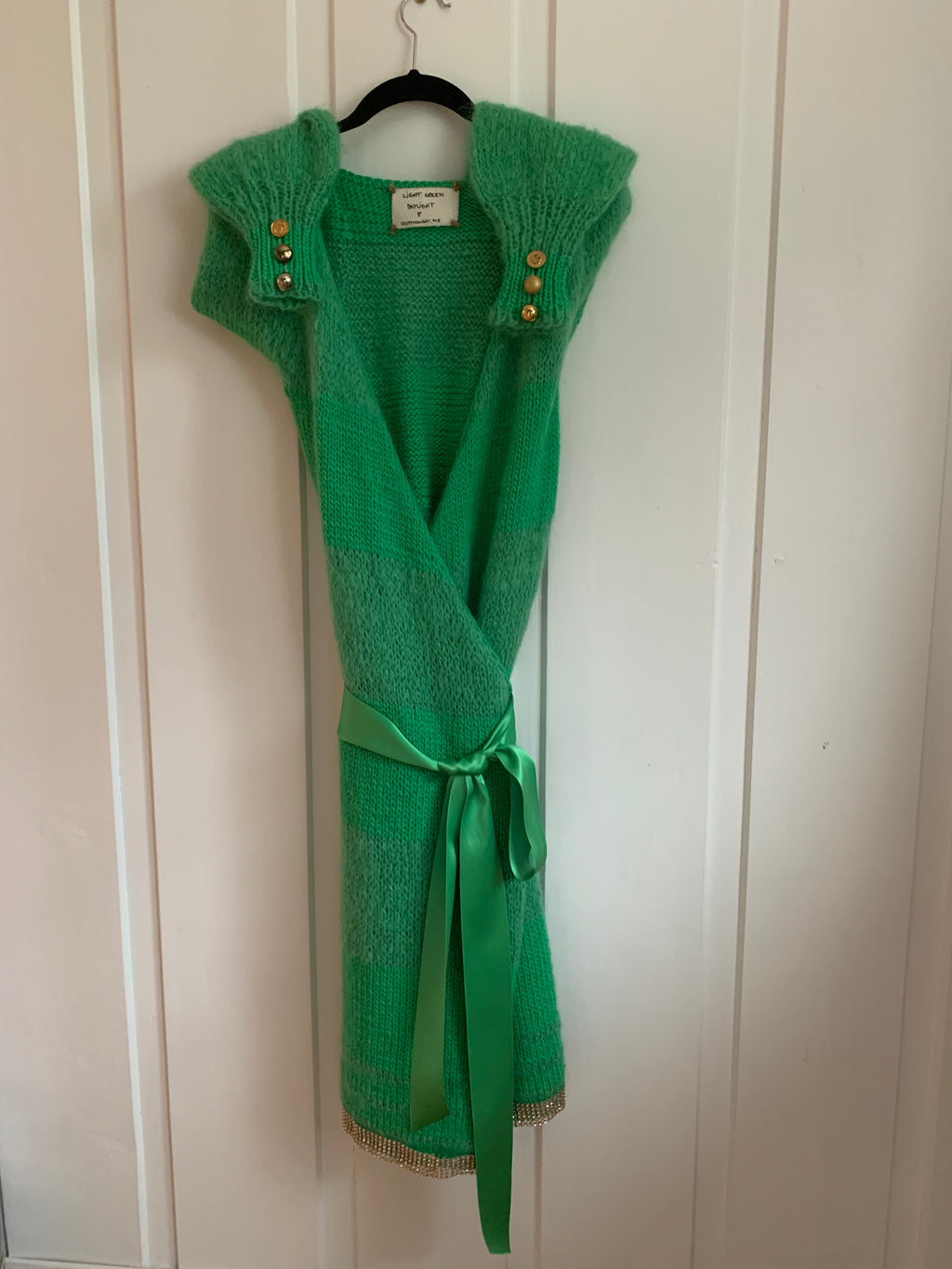 Light Green Daylight – The Dress
