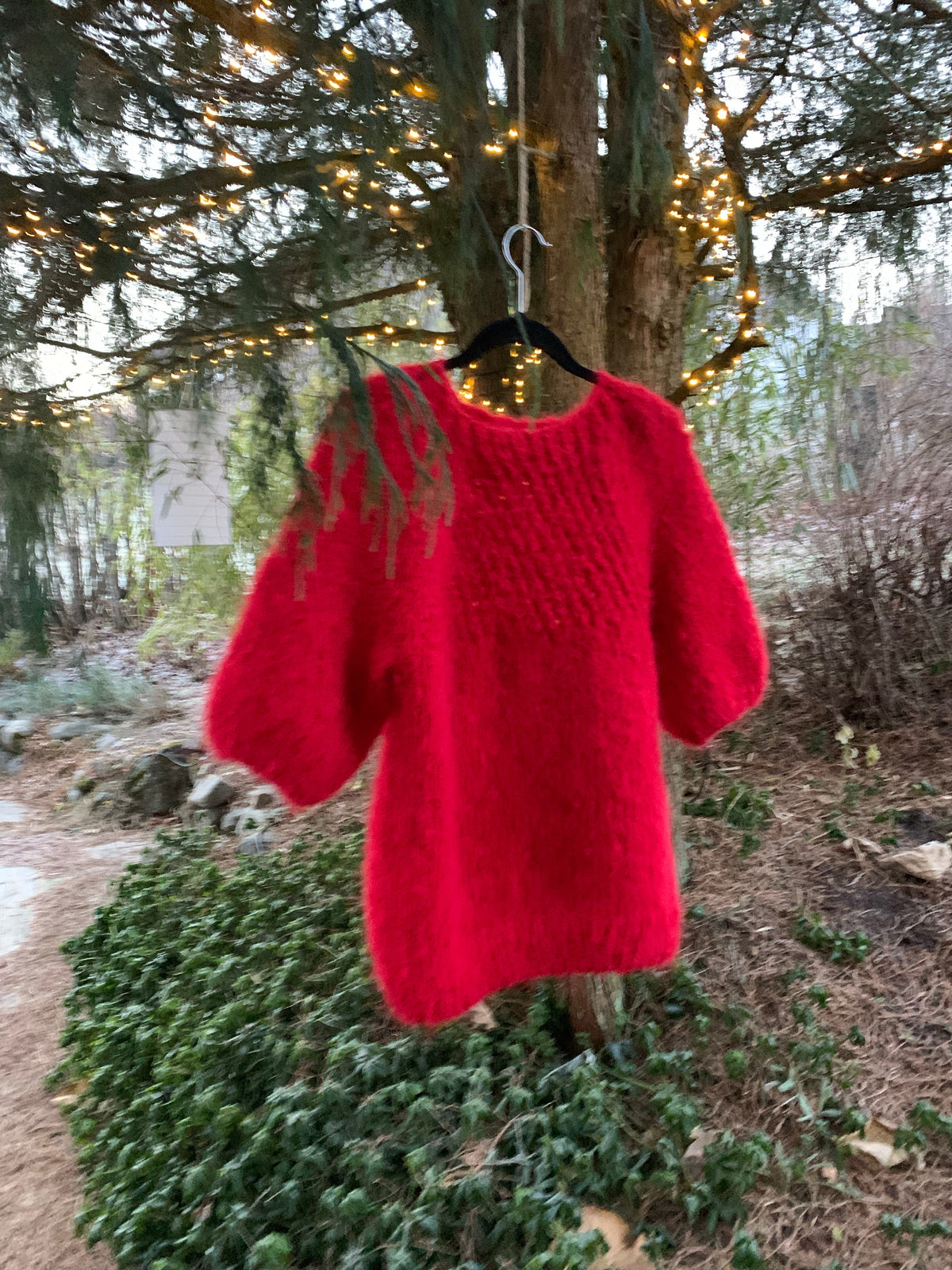 Raspberry red puff-sleeve mohair sweater with lace pattern and boat neck – Christmas from CosyMonday