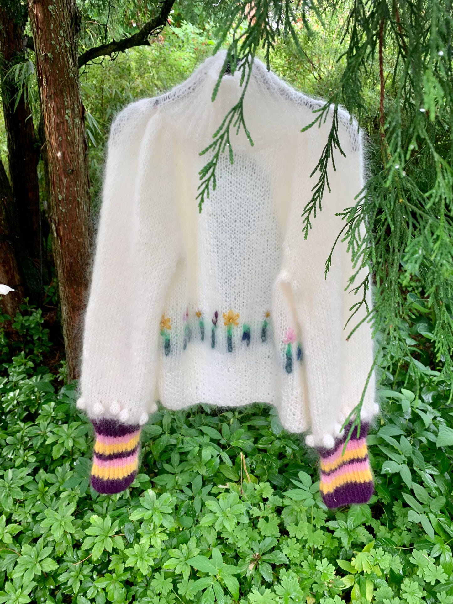 MAY - NORWEGIAN MAY FLOWERS - Strikkeoppskrift