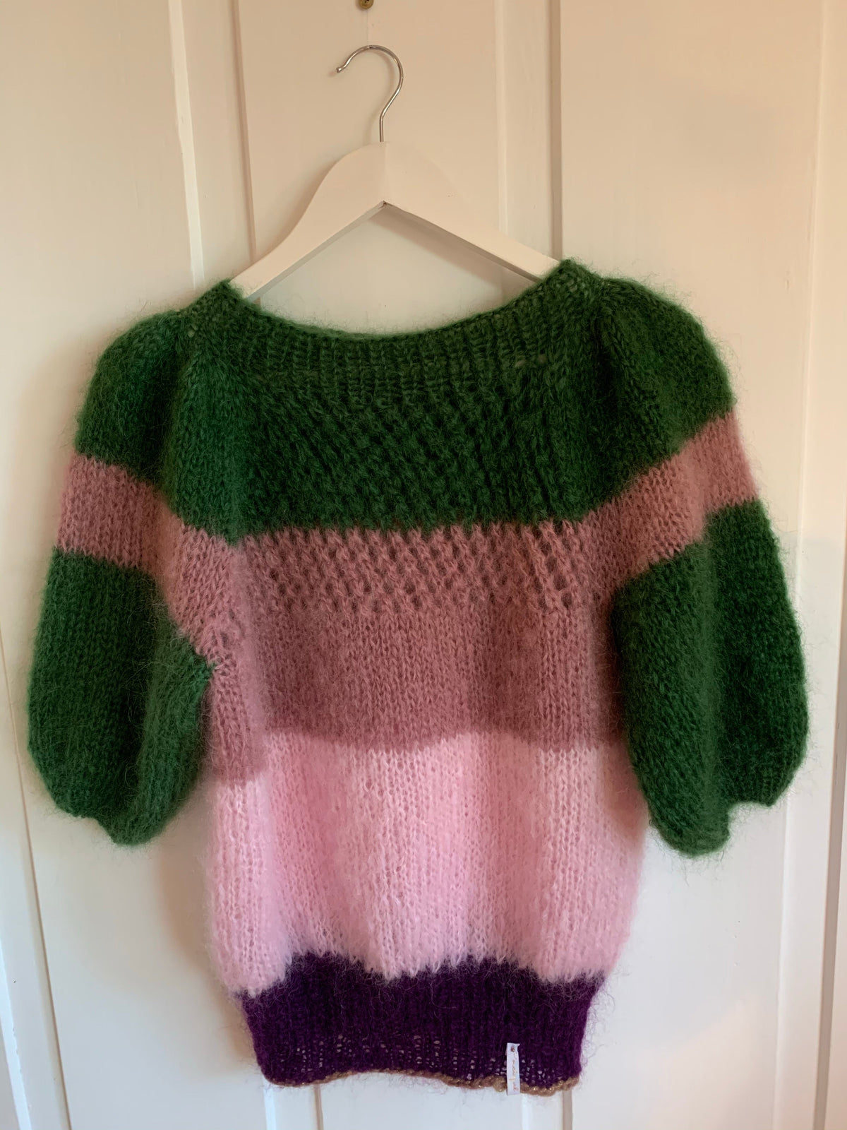 Wide-striped puff-sleeve sweater in pink and green with lace pattern – Funky from CosyMonday